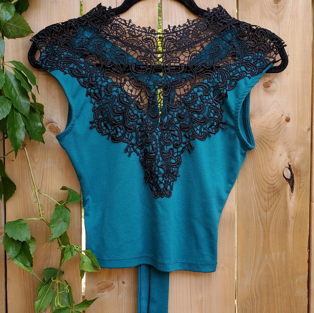 Limeté lace front top 🙀